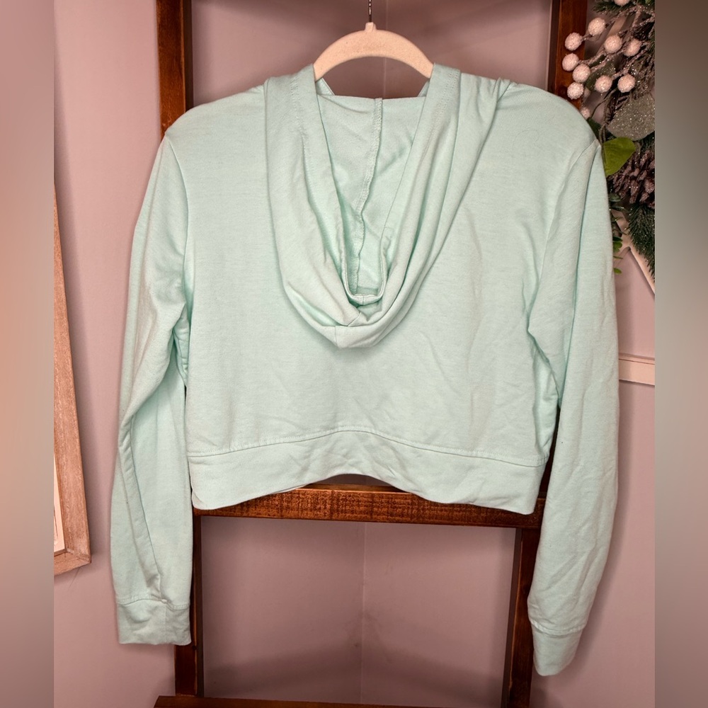 Green Cropped Hoodie with Long Sleeves and Relaxed Fit - Picture 2 of 5